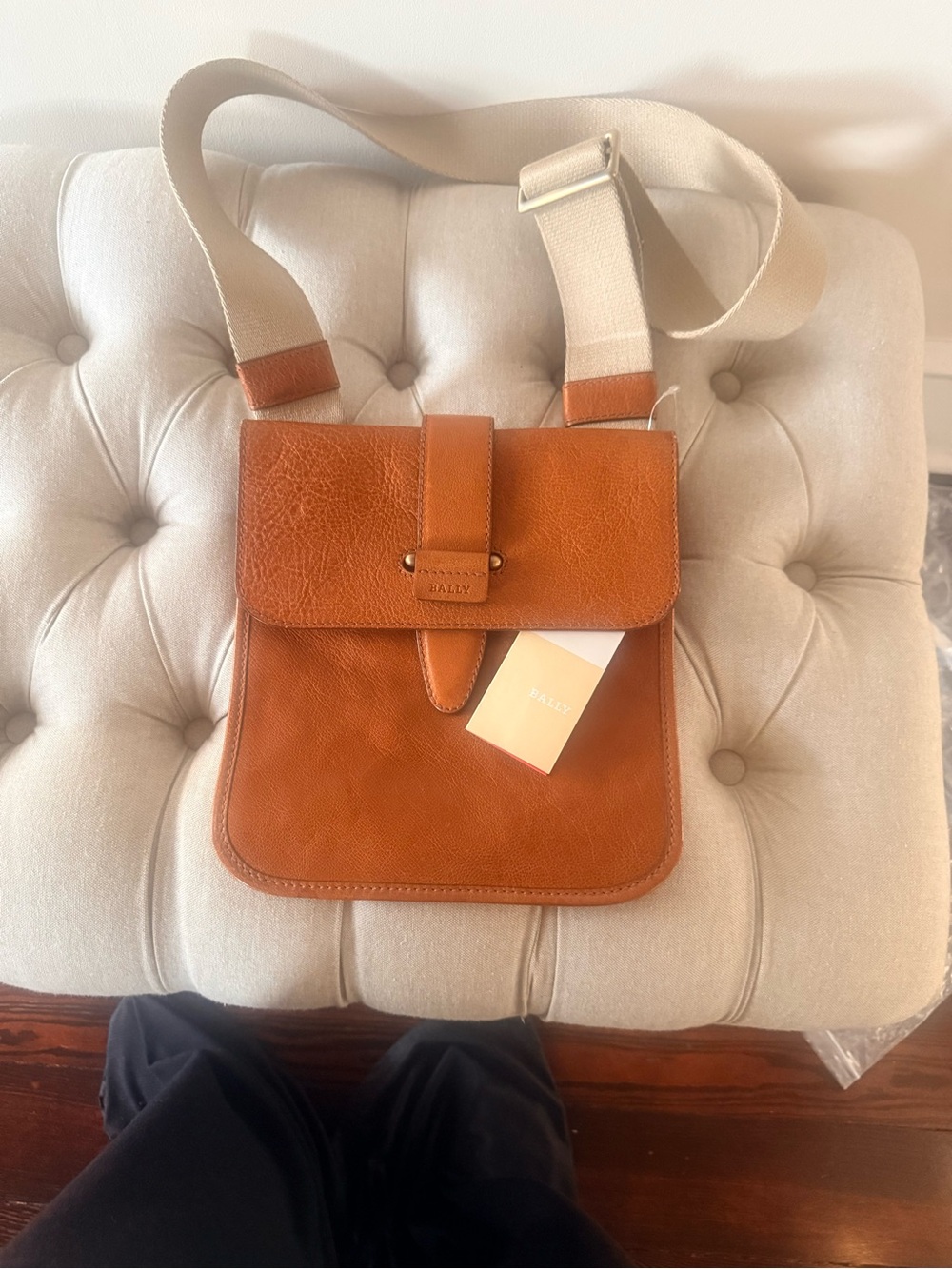 BALLY Luxury Pristine Tan Leather Messenger Crossbody Bag Italy